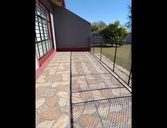 3 BEDROOM FREEHOLD FOR SALE IN DURNACOL
